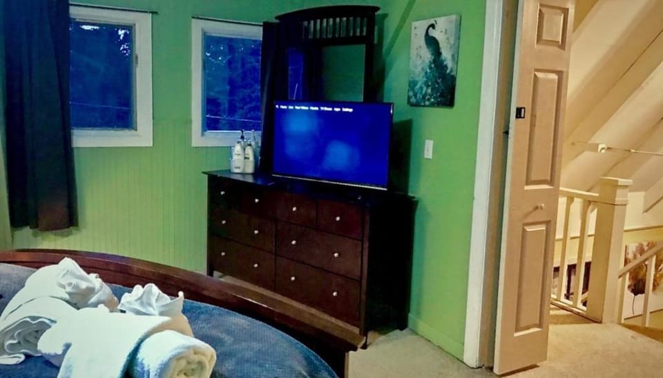 Chalet Gallery - Enjoy Two Units with this Chalet in the Heart of Alyeska - Walk almost anywhere! House in Girdwood
