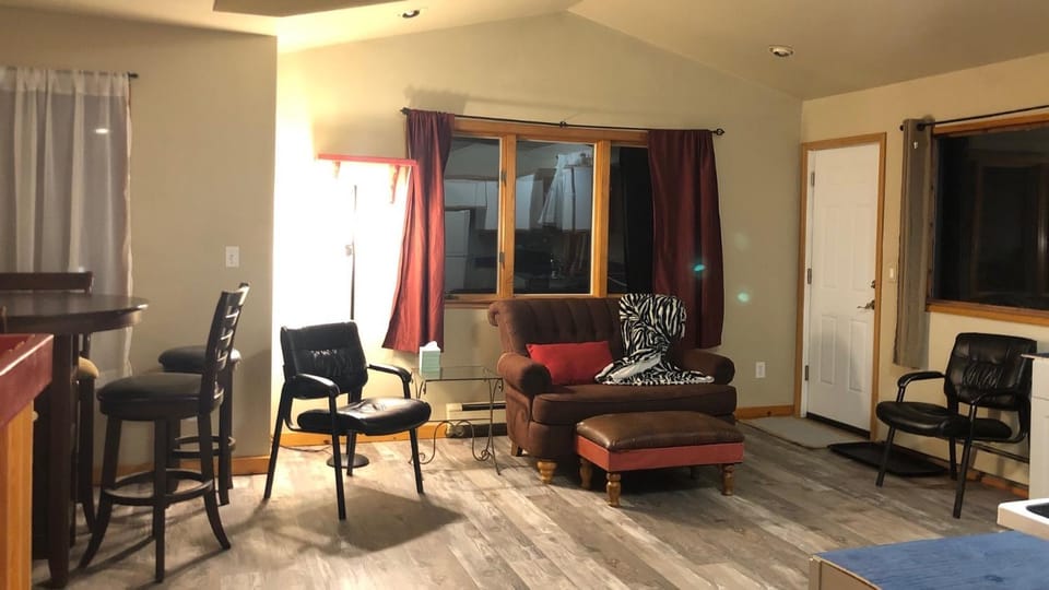 Nugget Place-Includes three separate two bedroom units near Mendenhall Glacier-DISCOUNTS ON TOURS! House in Mendenhall Valley
