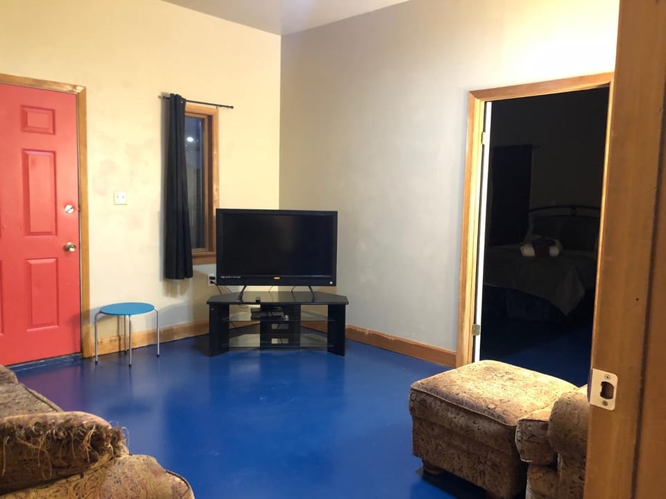 Nugget Place-Includes three separate two bedroom units near Mendenhall Glacier-DISCOUNTS ON TOURS! House in Mendenhall Valley
