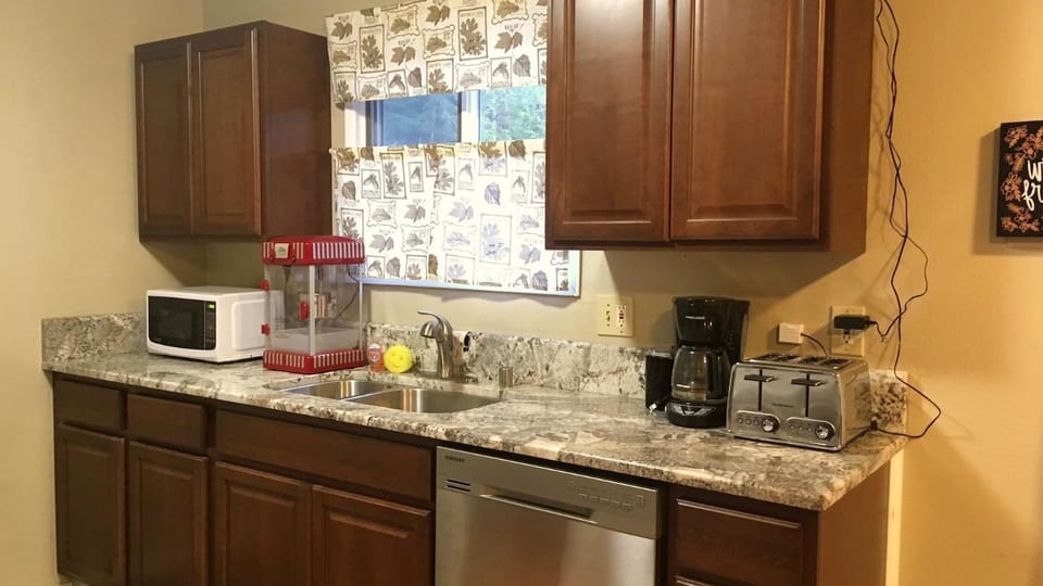 Rainbow Row - Three Private Units in Complex, near Mendenhall Glacier, Trails, and Conveniences! House in Mendenhall Valley