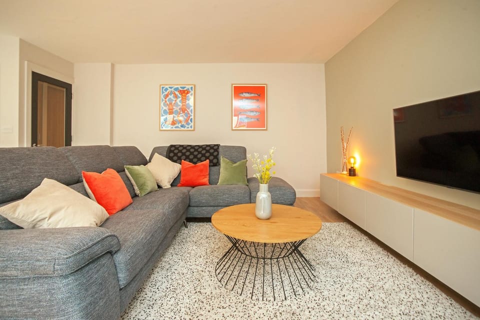 Communal lounge/ TV room, TV and multimedia, Living room, Seating area