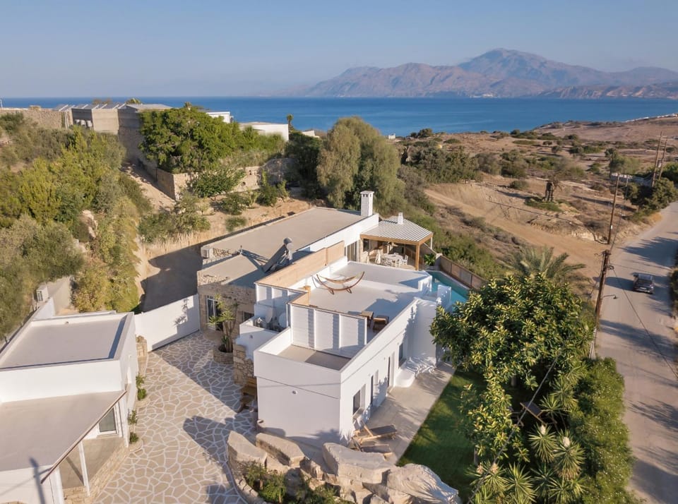 Mountain view, Sea view
