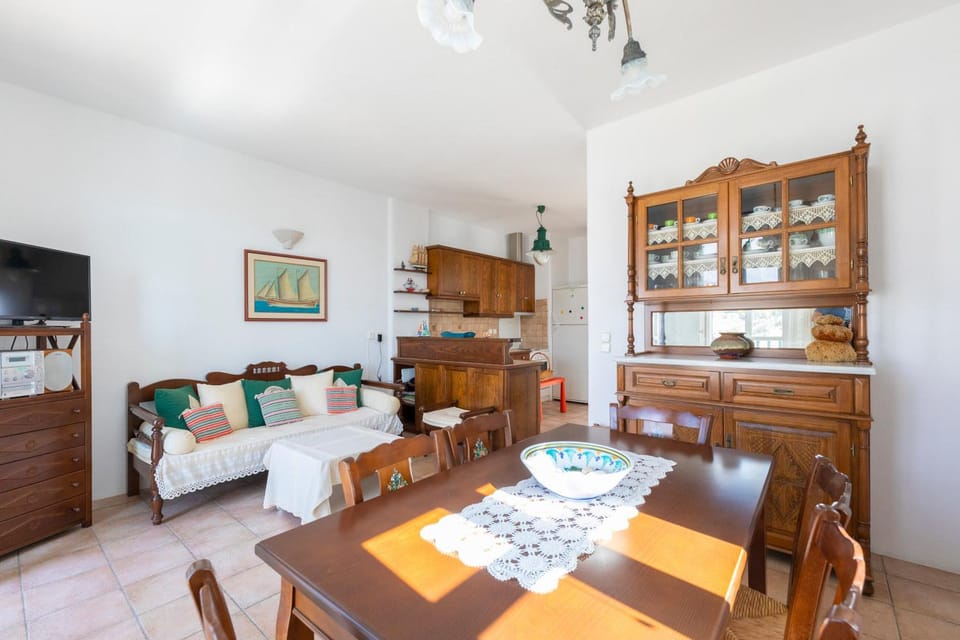 Living room, Seating area, Dining area, kitchen