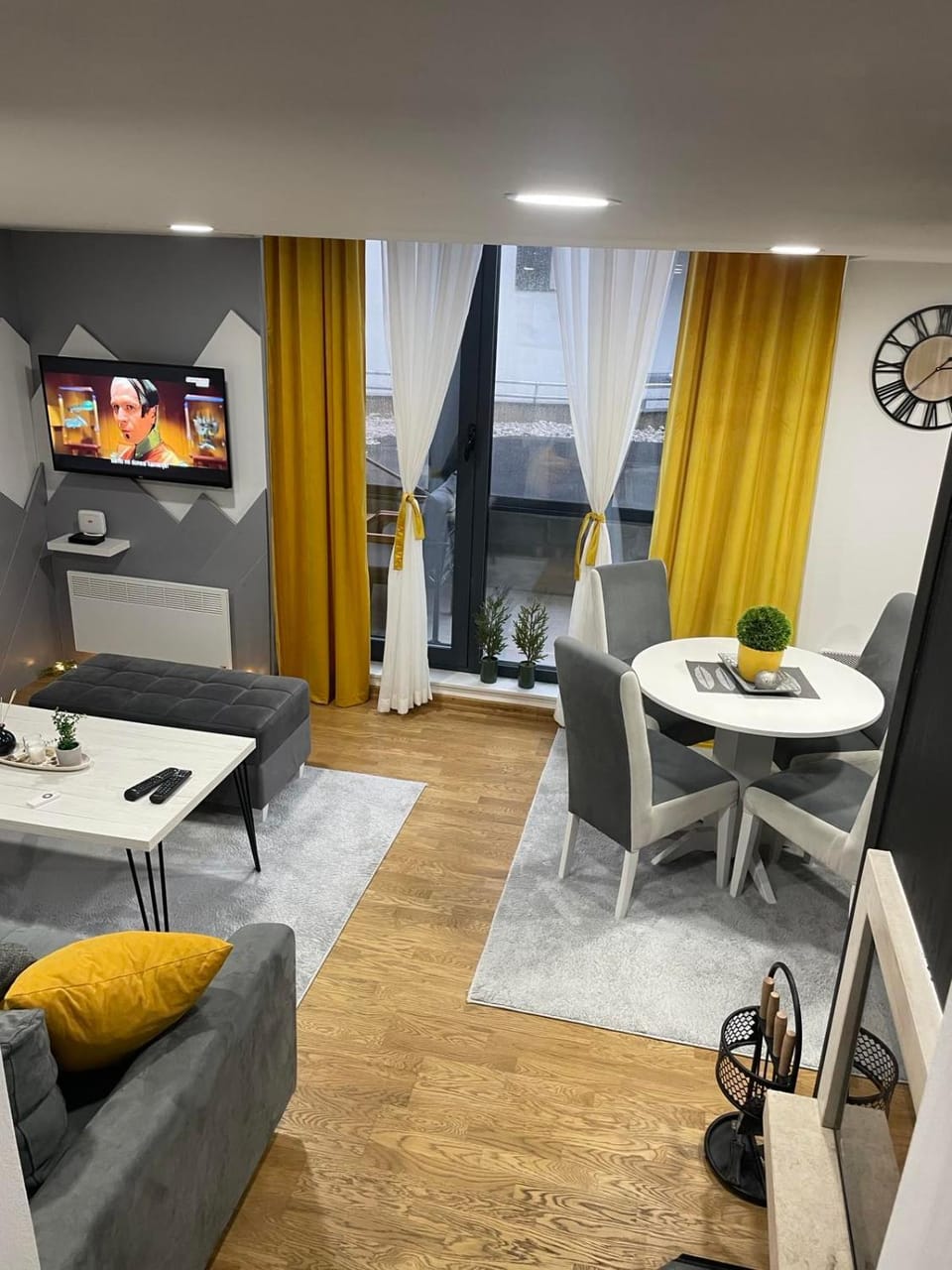Communal lounge/ TV room, TV and multimedia, Living room, Photo of the whole room, Evening entertainment