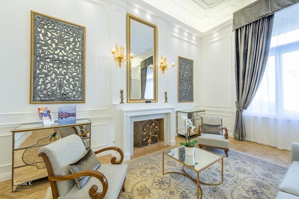 Living room, Photo of the whole room
