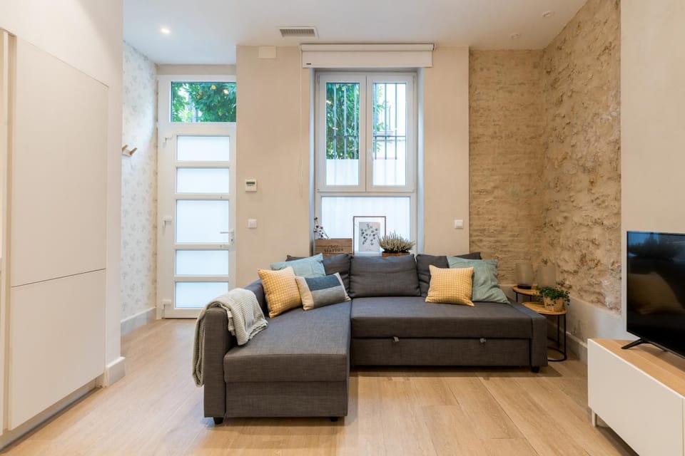 Living room, Lounge or bar, Seating area, air conditioner