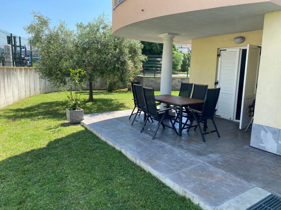 Property building, Patio, Day, Garden, Garden, View (from property/room), Balcony/Terrace, Balcony/Terrace, Garden view