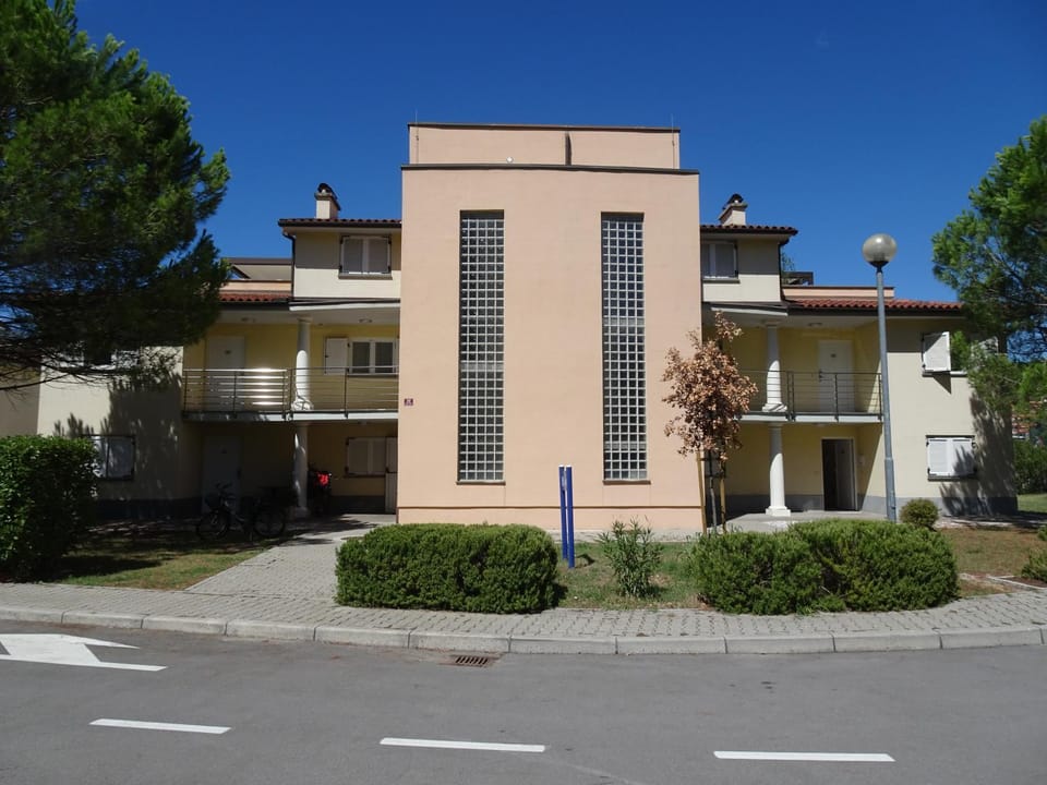 Property building, Day