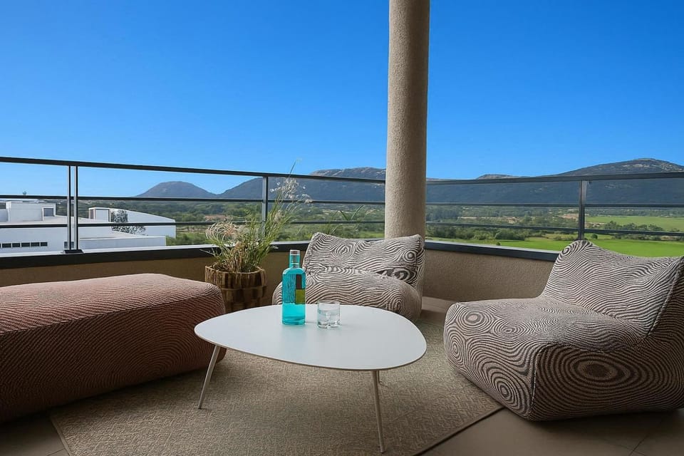 Patio, Natural landscape, View (from property/room), Balcony/Terrace, Living room, Seating area, Mountain view