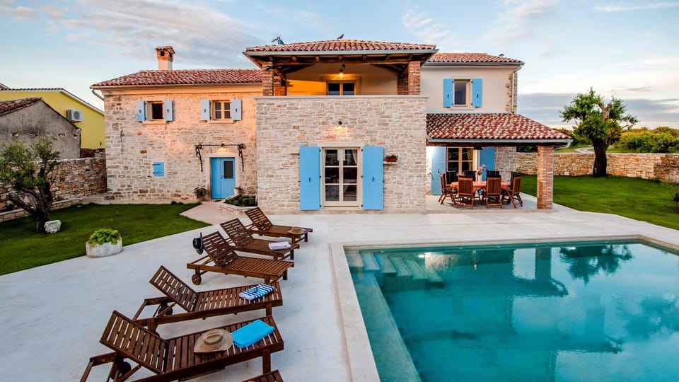 Property building, Garden, Seating area, Swimming pool