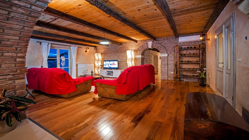 Living room, Seating area, air conditioner