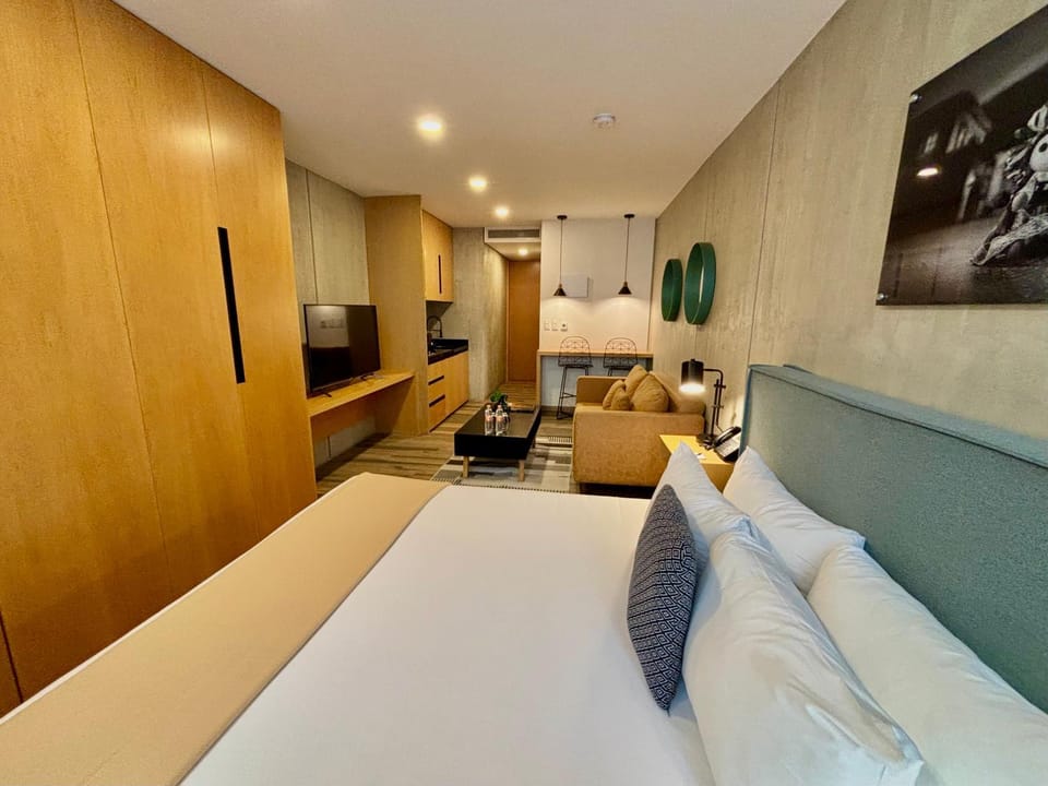 Bed, TV and multimedia, Living room, Photo of the whole room, Bedroom