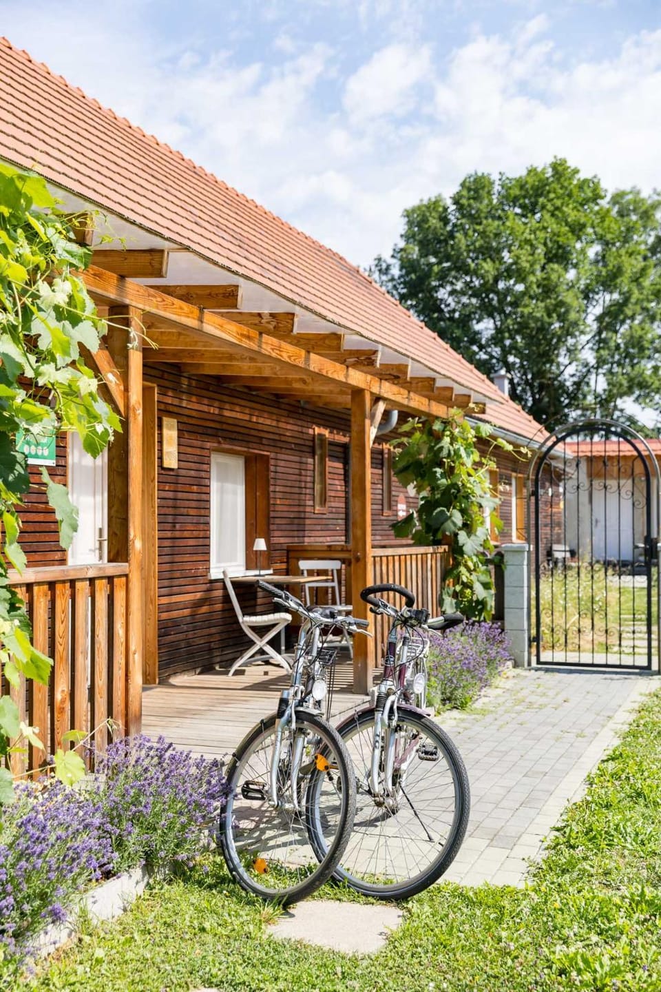 Property building, Balcony/Terrace, Cycling