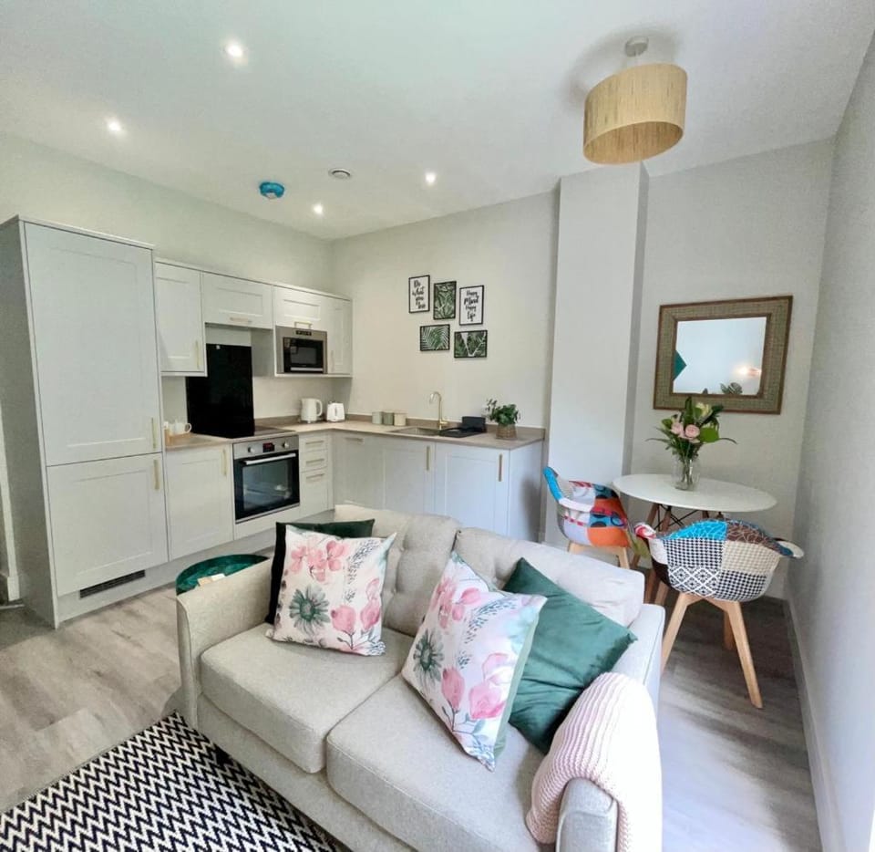 Gorgeous New 1 Bed, Town Centre,Parking,Garden Apartment in Bournemouth