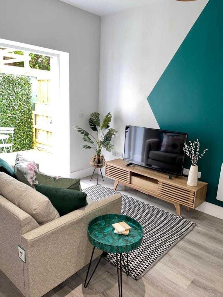 Gorgeous New 1 Bed, Town Centre,Parking,Garden Apartment in Bournemouth
