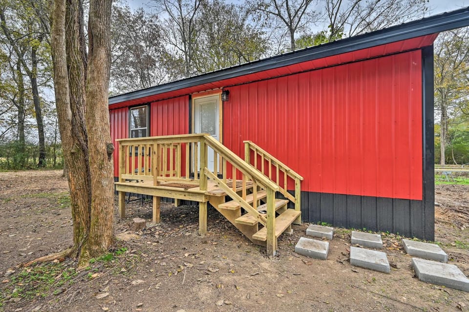 Cozy Broken Bow Cabin, Walk to the Lukfata Creek! Cabin in Oklahoma