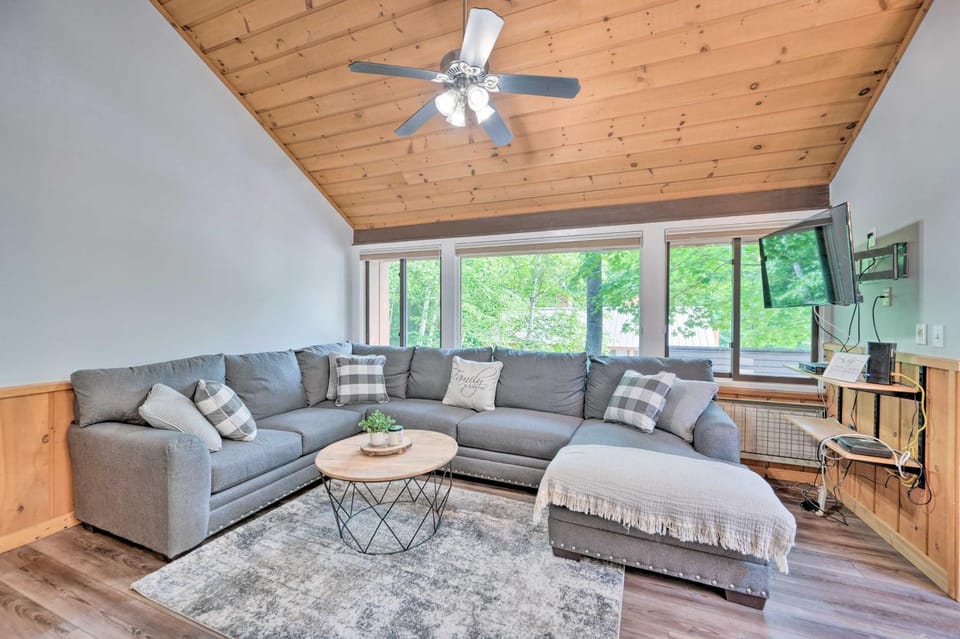 Village of Loon Condo in Lincoln w/ Pool Access House in Lincoln