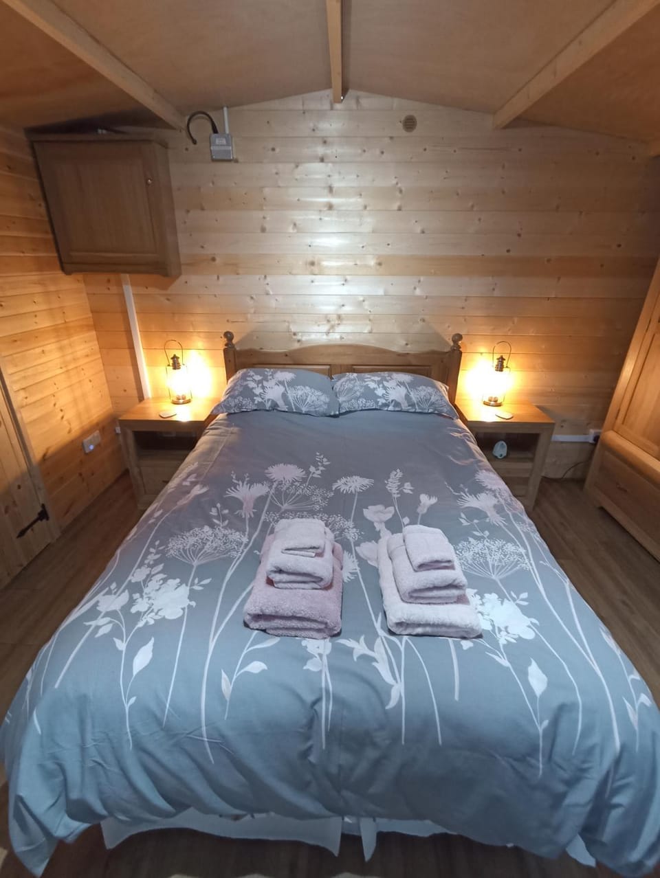 Cosy Cabin Cabin in Billericay