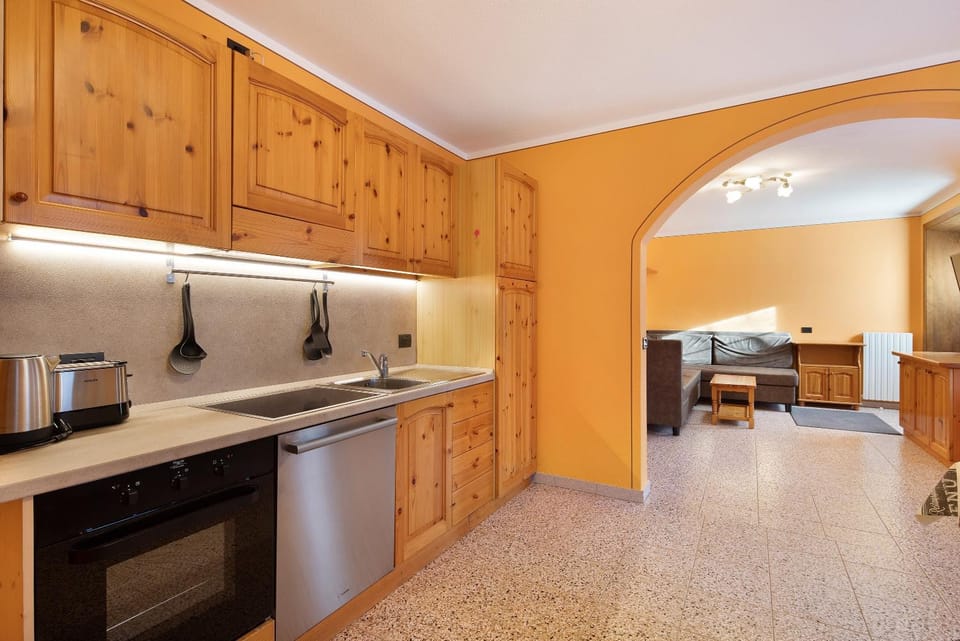 Kitchen or kitchenette, Living room