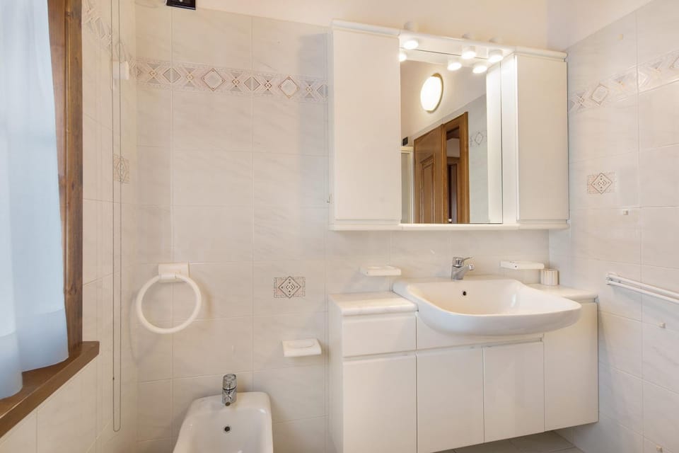 Bathroom, Living room