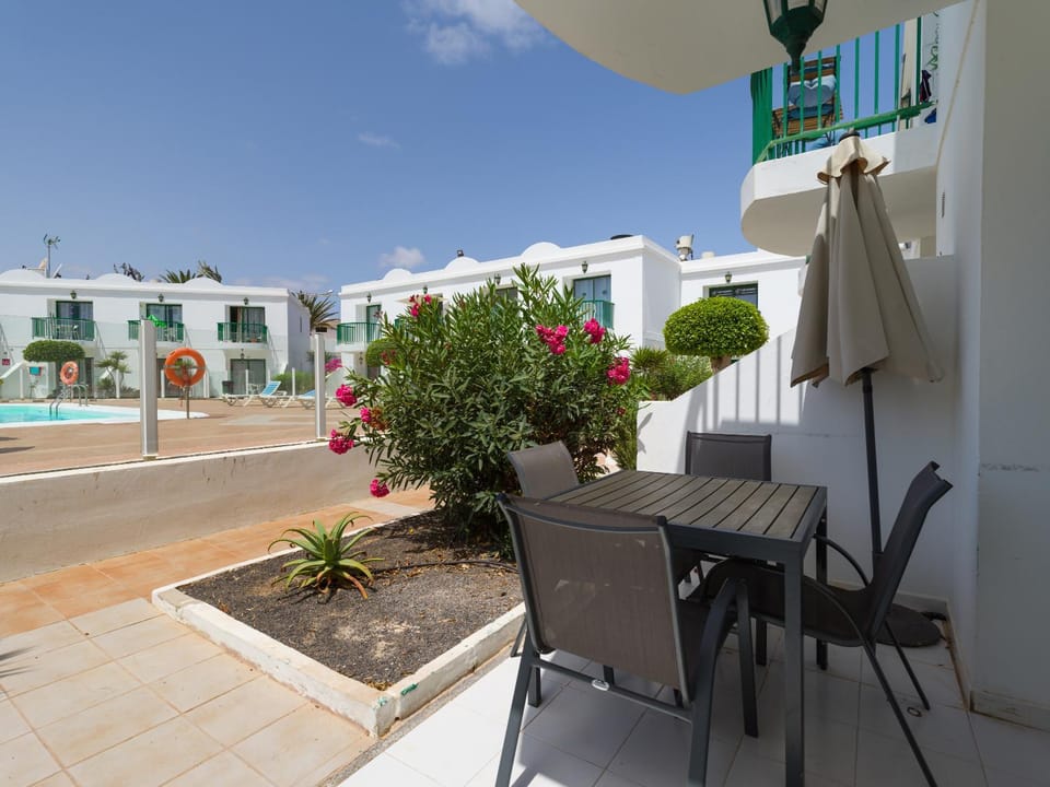 Sea Breeze Pool View & WiFi by iRent Fuerteventura Apartment in Corralejo