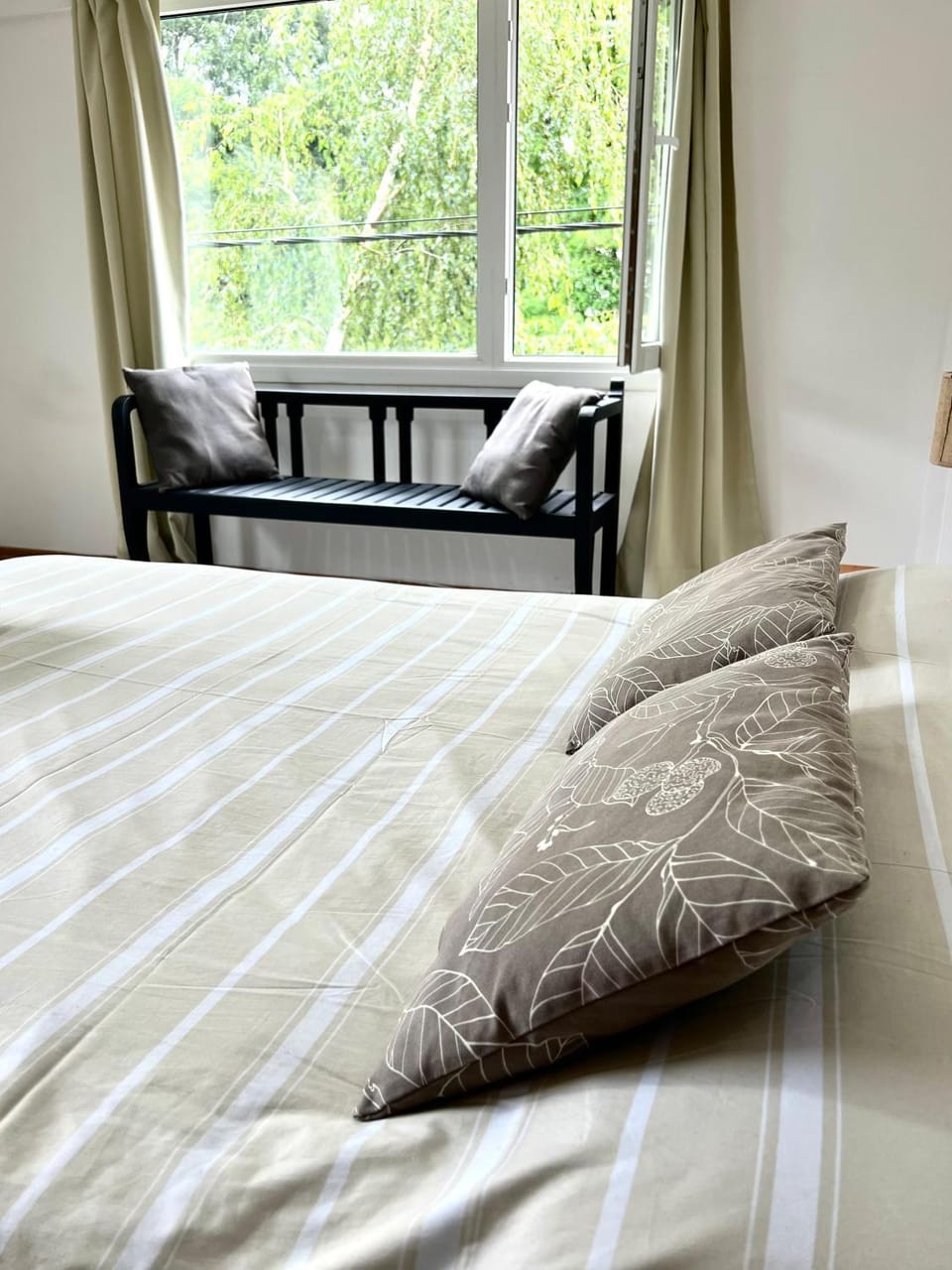 Bedroom, Quiet street view