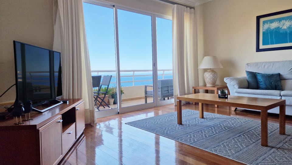 The Atlantic Lookout by LovelyStay Apartment in Caniço