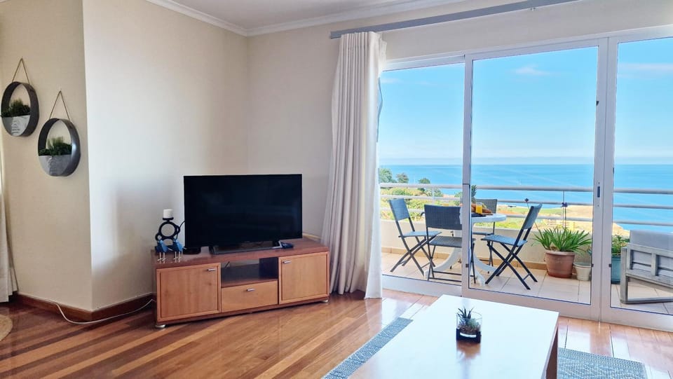The Atlantic Lookout by LovelyStay Apartment in Caniço