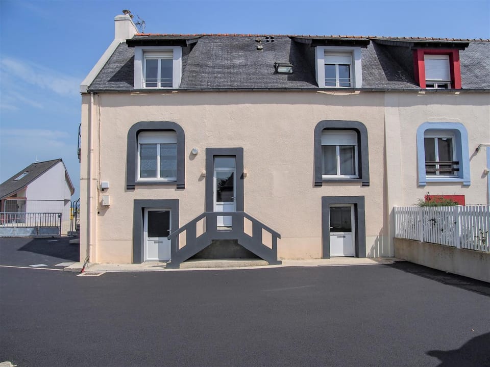 Facade/entrance, Parking