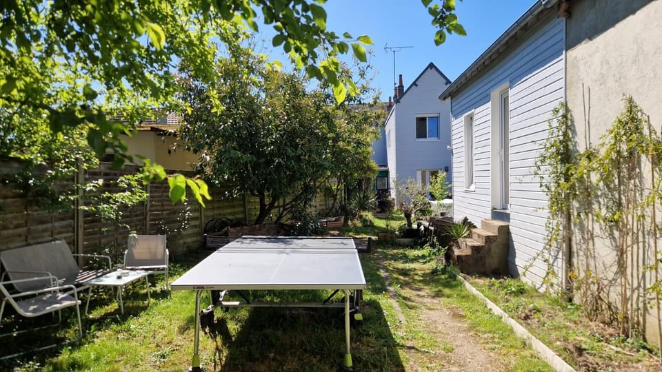 Property building, Spring, Day, Garden