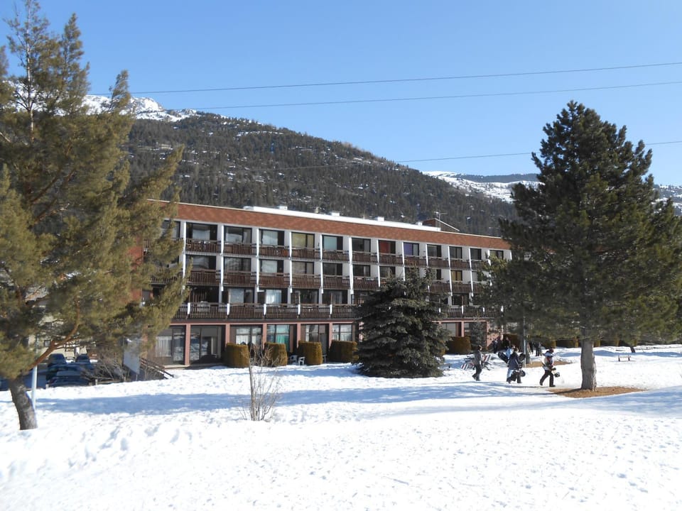 Property building, Day, Winter