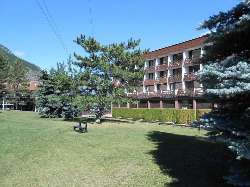 Property building, Day, Natural landscape, Garden