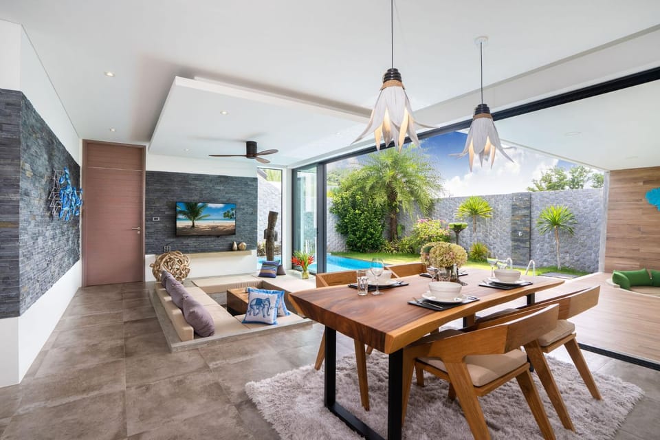 Living room, Dining area
