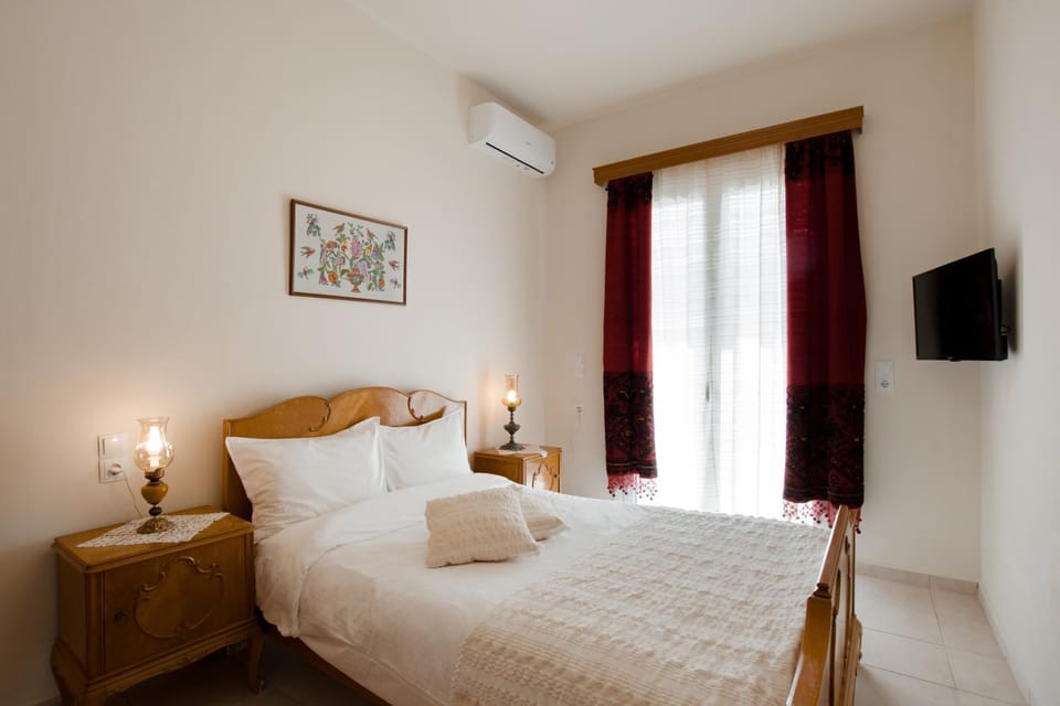 Bed, TV and multimedia, Photo of the whole room, Bedroom, air conditioner