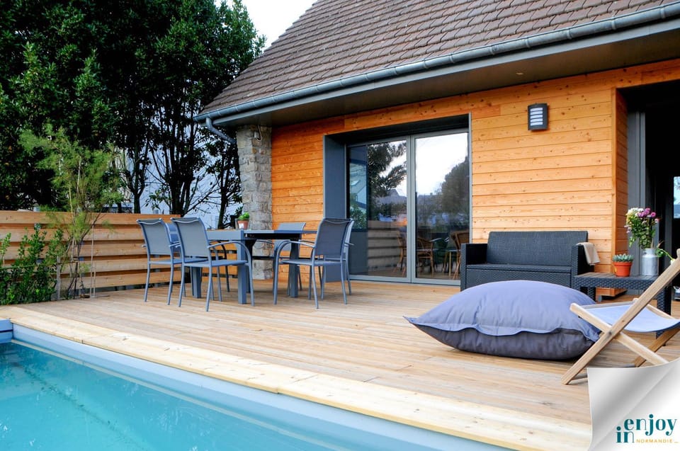 Property building, Patio, Swimming pool