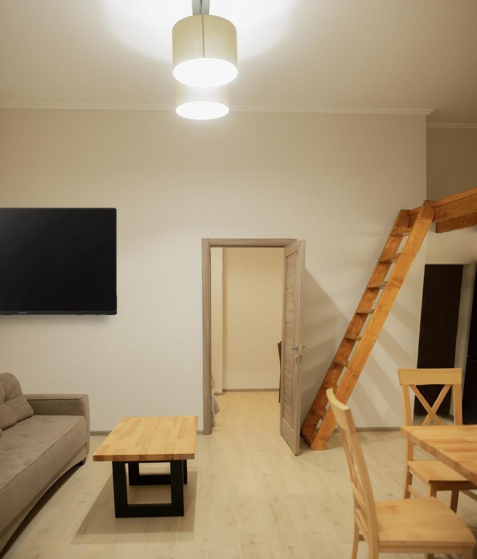 Communal lounge/ TV room, TV and multimedia, Seating area, bunk bed