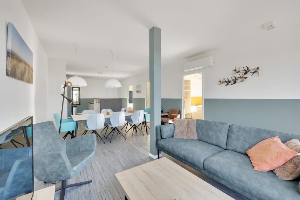 Living room, Seating area, Dining area