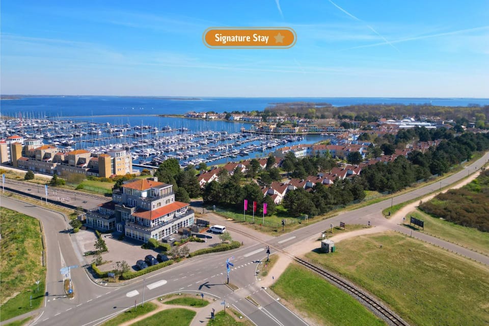 Property building, Bird's eye view, Location, Parking