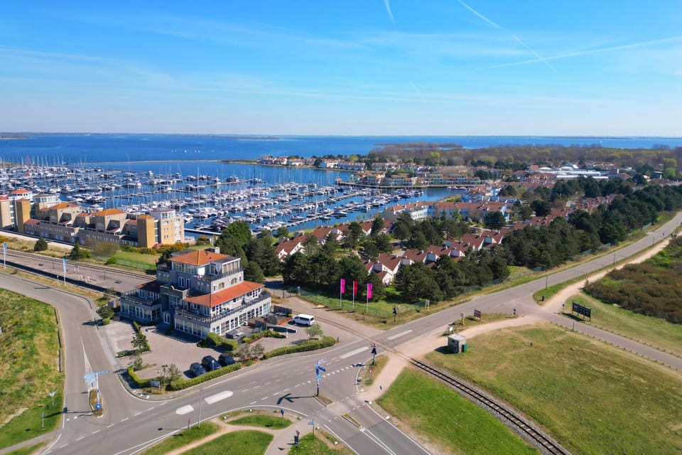 Neighbourhood, Bird's eye view, Street view, Location, Parking