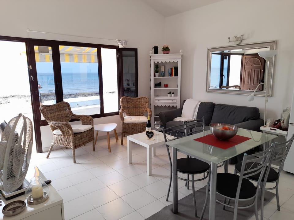 El Mar de Peyo , primera línea de playa Apartment in Isla de Lanzarote