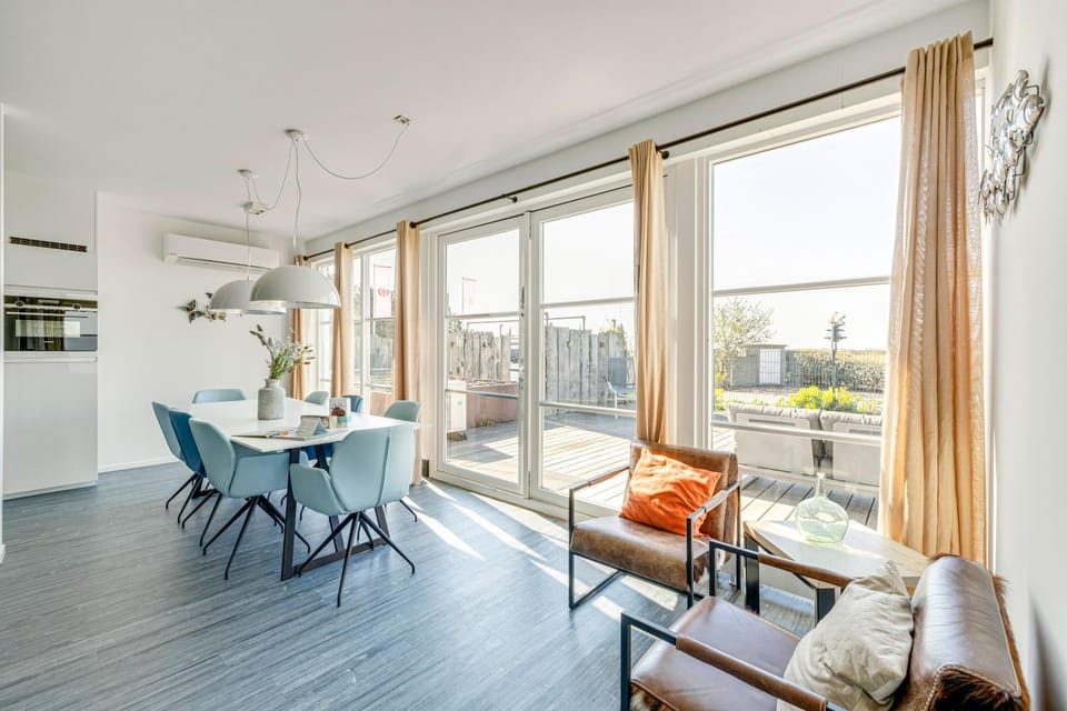 View (from property/room), Living room, Seating area, Dining area