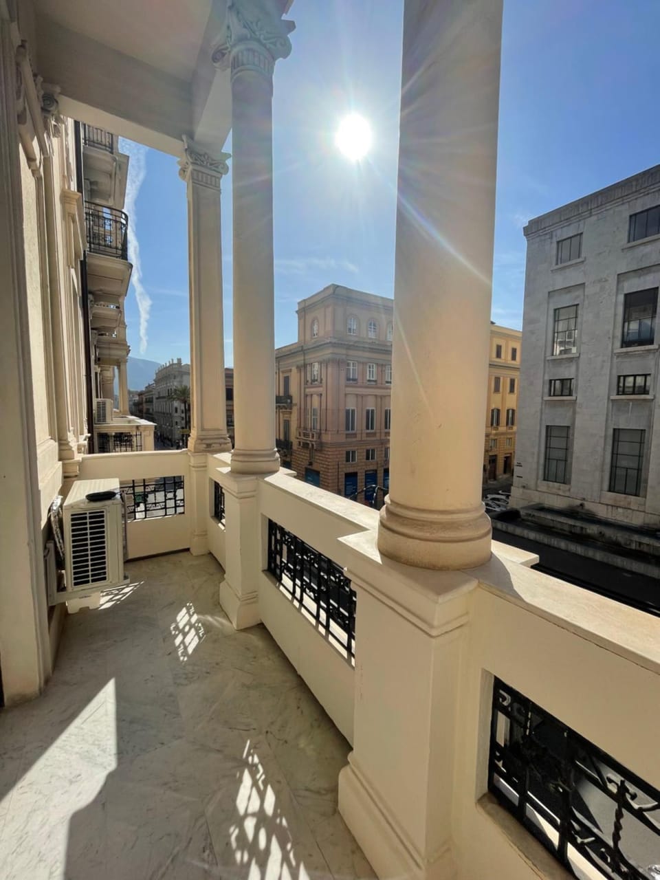 Nearby landmark, Balcony/Terrace, City view