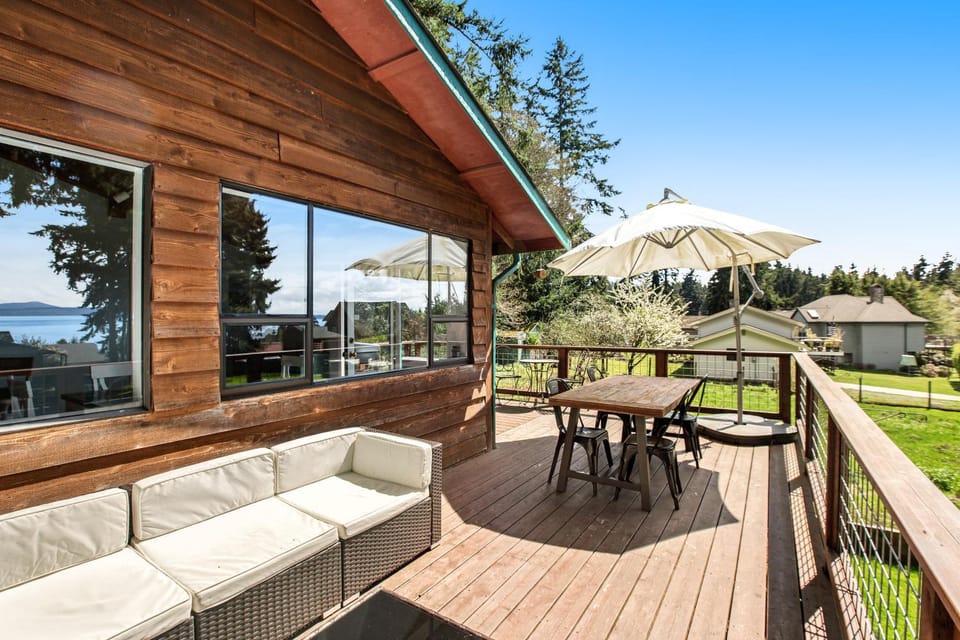 Blue Heron Lookout House in Whidbey Island
