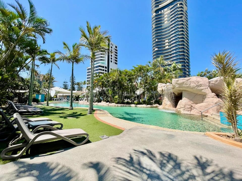 Swimming pool, sunbed
