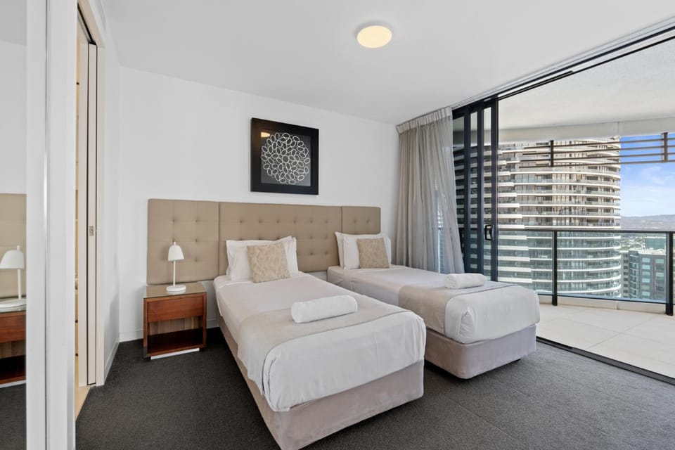 Bedroom, towels