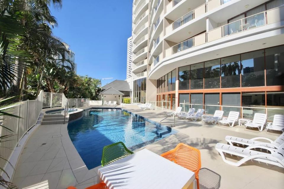 Swimming pool, sunbed