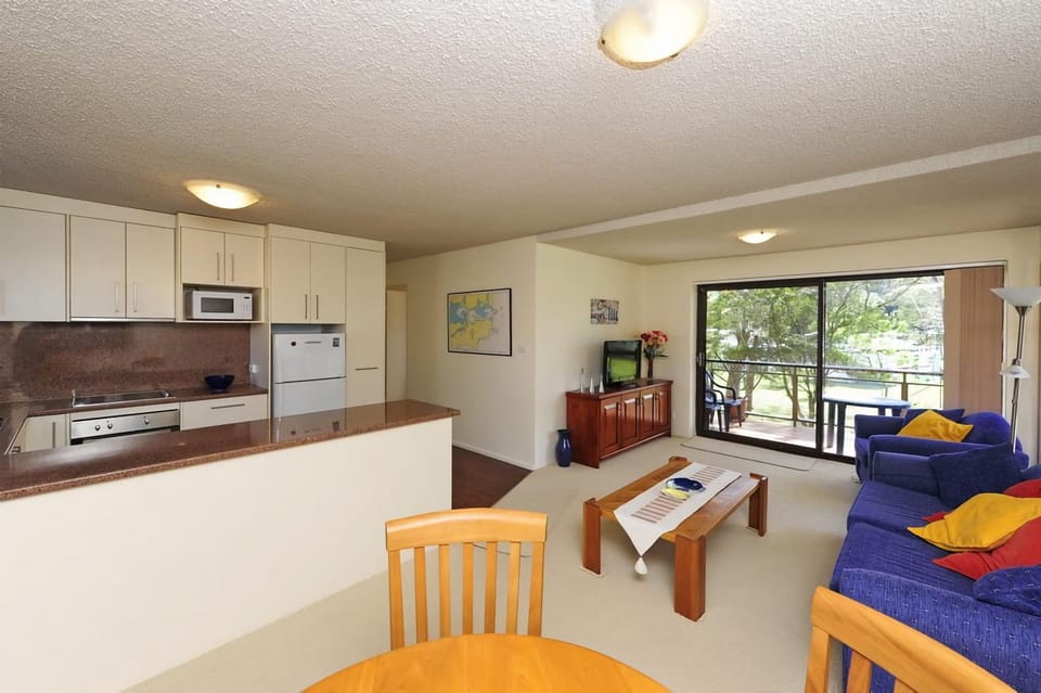 Shoreline Unit 2 1 Intrepid Close Apartment in Nelson Bay