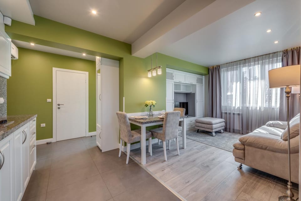 Kitchen or kitchenette, Living room, Photo of the whole room, Dining area