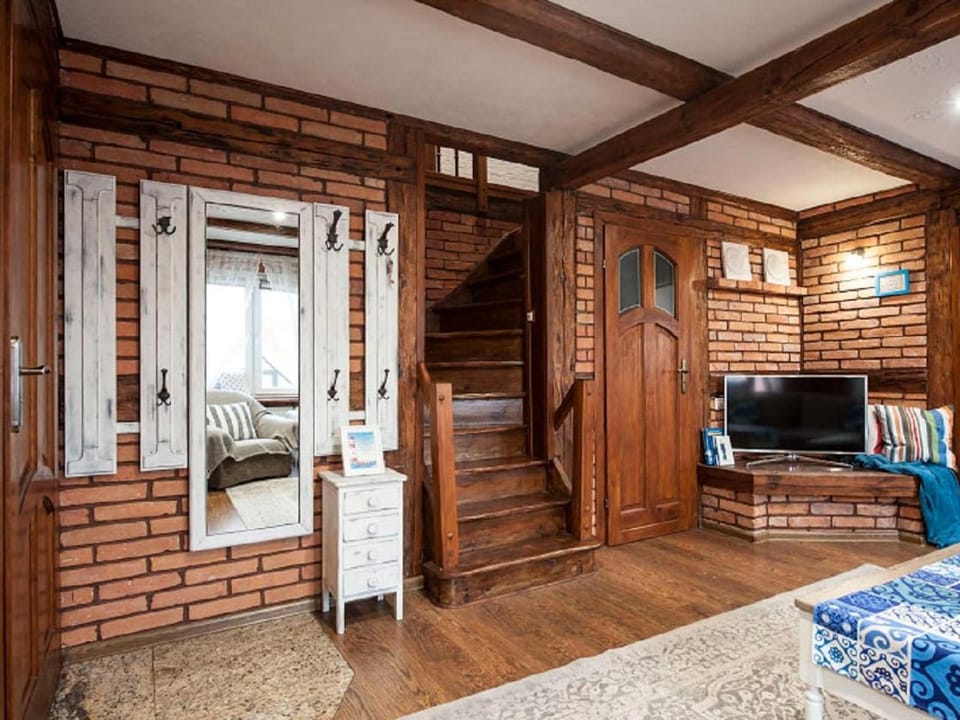 TV and multimedia, Living room, Seating area, children, Family, locker