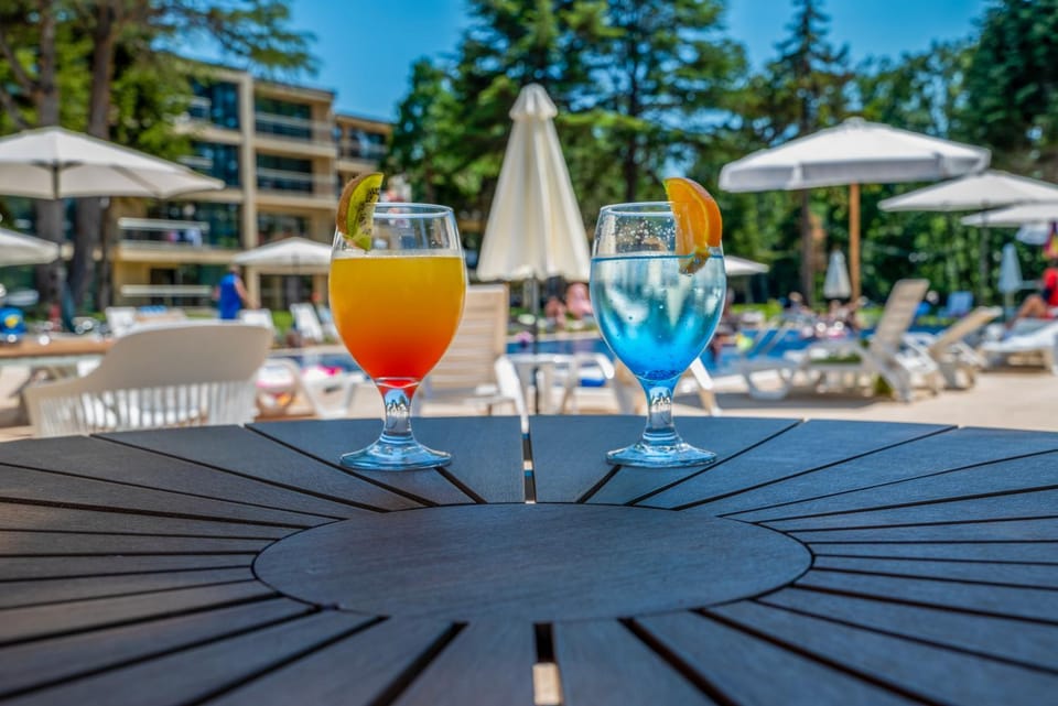 Lounge or bar, Swimming pool